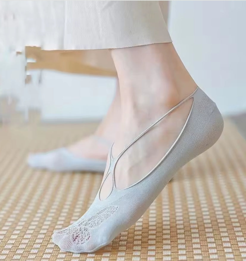 Hot Sale Summer Women Sexy Short Socks Cross Lace Stealth Casual Boat Socks Wholesale